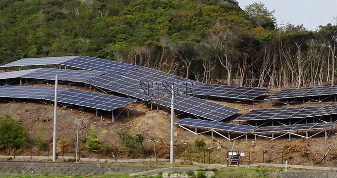 日本における12MW ZAMコーティング鋼製太陽光発電用地上架台